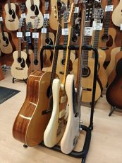Guitar stand for three instruments Oulu