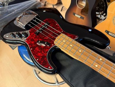 FENDER STANDARD JAZZ BASS 2018 Oulu