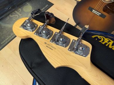 FENDER STANDARD JAZZ BASS 2018 Oulu