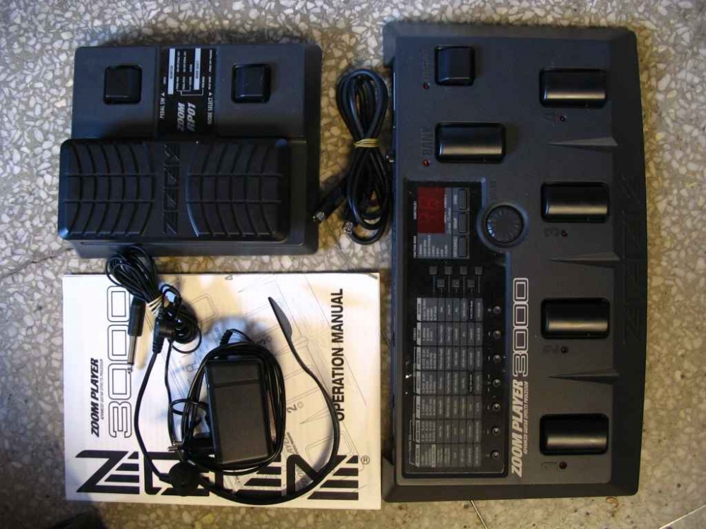 ZOOM 3000 MULTIEFFECTS w/RP01 & MH01 Kitarapaja