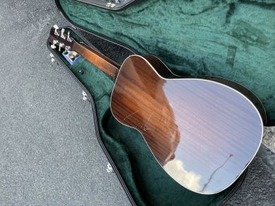 Lebeda Square Neck Resonator 