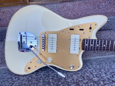 SQUIER J. MASCIS JAZZMASTER 2015
