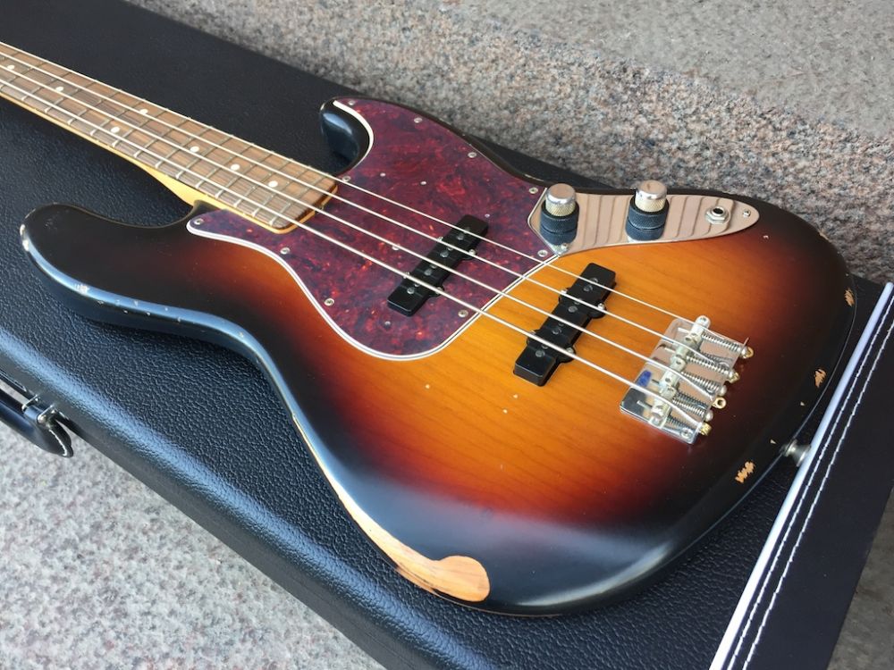FENDER 60TH ANNIVERSARY ROAD WORN® JAZZ BASS® Kitarapaja