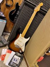 FENDER STORIES COLLECTION ERIC JOHNSON 1954 "VIRGINIA" STRATOCASTER®, 2-Tone Sunburst