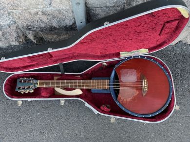 NUUTINEN "PESUVATI" KITARA