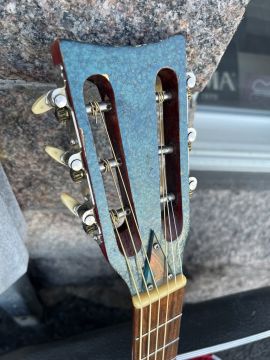 NUUTINEN "PESUVATI" KITARA