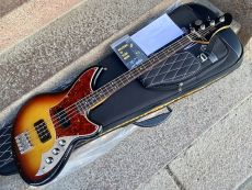 NOVO IVORUS BASS, 3-Tone Burst