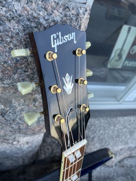 GIBSON 1960's HUMMINGBIRD 2012 