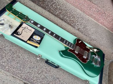 FENDER PARALLEL UNIVERSE VOLUME II MAVERICK DORADO 2020