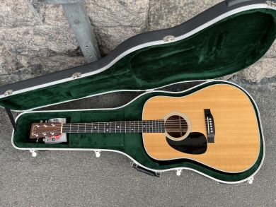 MARTIN D-28 LEFTY 2004