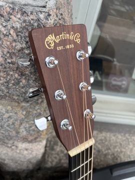 MARTIN D-28 LEFTY 2004