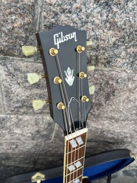 GIBSON 1960's HUMMINGBIRD 2012  