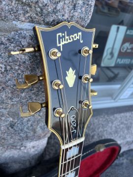 GIBSON J-200 ARTIST 1981