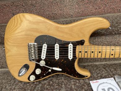 FENDER STRATOCASTER 1977