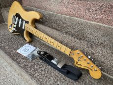 FENDER STRATOCASTER 1977