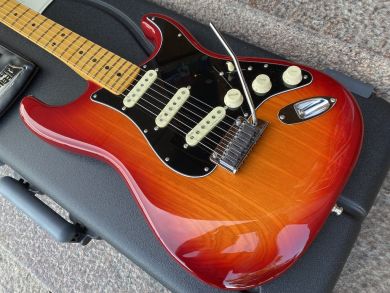 FENDER AMERICAN ULTRA LUXE STRATOCASTER 2021