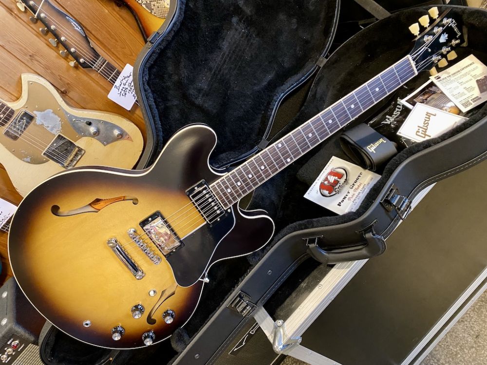 GIBSON ES 335 SATIN Satin Vintage Burst Kitarapaja