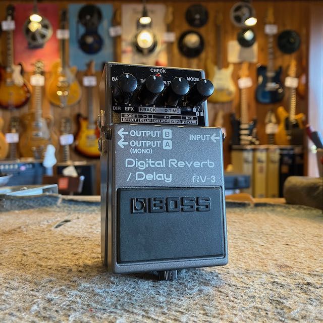 BOSS RV-3 REVERB - Kitarapaja
