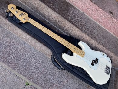 FENDER STANDARD PRECISION BASS 2013