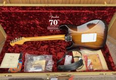 FENDER 70TH ANNIVERSARY AMERICAN VINTAGE II 1954 STRATOCASTER, 2-Color Sunburst