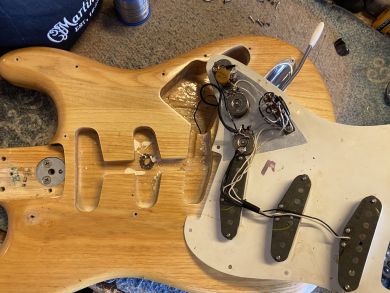 FENDER STRATOCASTER 1975