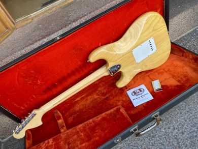 FENDER STRATOCASTER 1975