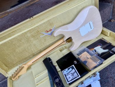 FENDER CUSTOM SHOP VINTAGE CUSTOM 1957 STRATOCASTER® NOS, Aged White Blonde