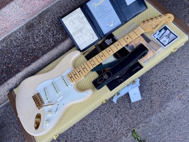 FENDER CUSTOM SHOP VINTAGE CUSTOM 1957 STRATOCASTER® NOS, Aged White Blonde