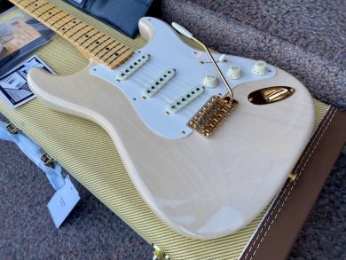 FENDER CUSTOM SHOP VINTAGE CUSTOM 1957 STRATOCASTER® NOS, Aged White Blonde