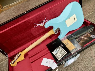 FENDER CUSTOM SHOP 1969 STRATOCASTER® JOURNEYMAN RELIC®, Faded Daphne Blue