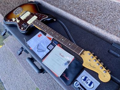 FENDER AMERICAN PROFESSIONAL JAZZMASTER, 3-Tone Sunburst