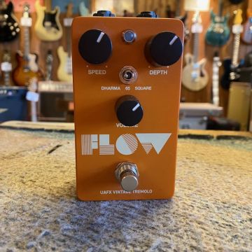 UAFX FLOW VINTAGE TREMOLO 