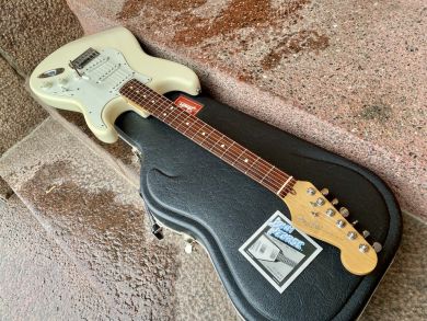 FENDER AMERICAN STANDARD STRATOCASTER 1997