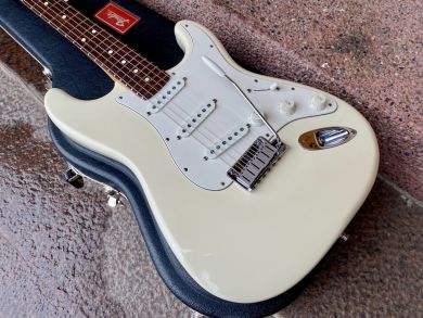 FENDER AMERICAN STANDARD STRATOCASTER 1997