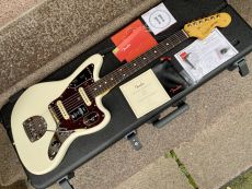 FENDER AMERICAN PROFESSIONAL JAGUAR, Olympic White