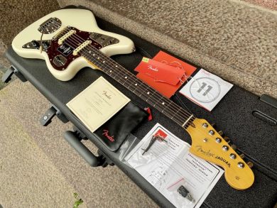 FENDER AMERICAN PROFESSIONAL JAGUAR, Olympic White