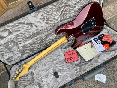 FENDER AMERICAN PROFESSIONAL STRATOCASTER HSS, Oxblood