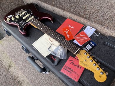 FENDER AMERICAN PROFESSIONAL STRATOCASTER HSS, Oxblood