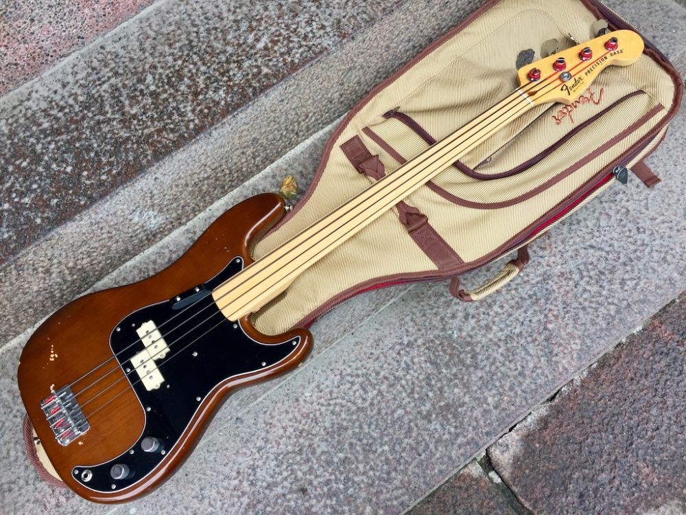Fender Precision Bass Fretless 1979 Kitarapaja