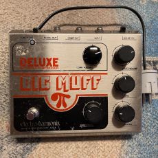 ELECTRO-HARMONIX DELUXE BIG MUFF DISTORTER/COMPRESSOR