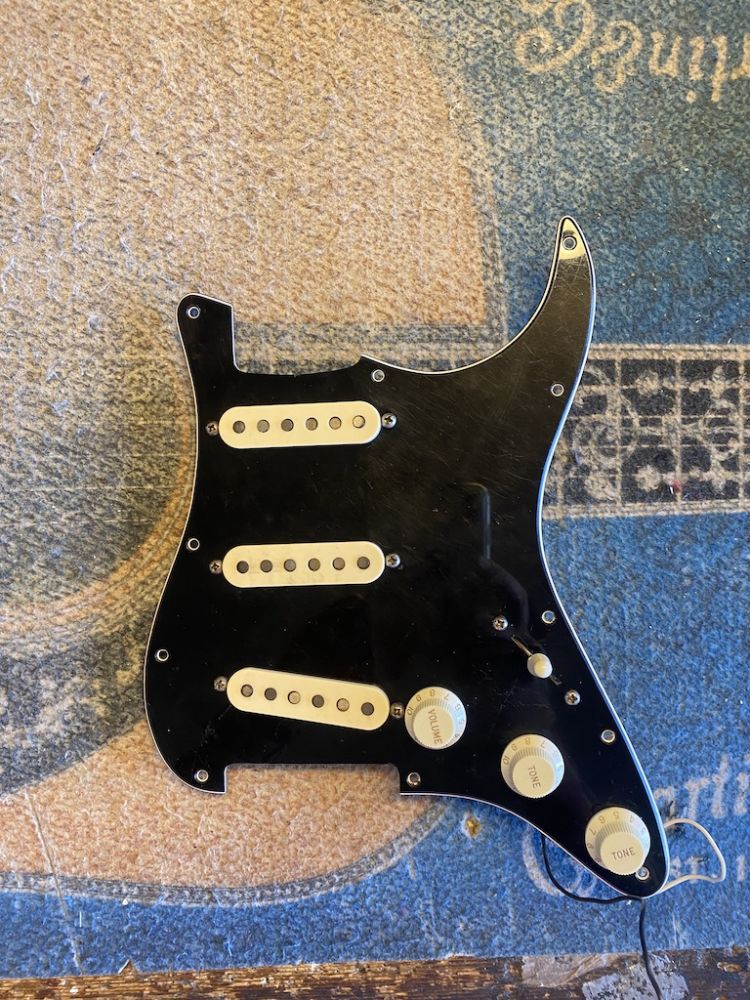 FENDER PREWIRED PICKGUARD Kitarapaja