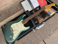 FENDER CUSTOM SHOP 1963 STRATOCASTER® JOURNEYMAN RELIC® WITH CLOSET CLASSIC HARDWARE