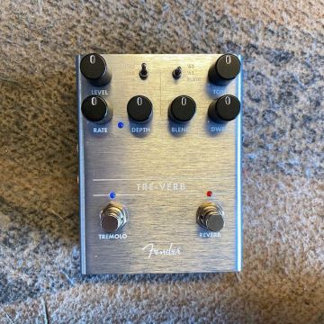 FENDER TRE-VERB DIGITAL REVERB/TREMOLO 