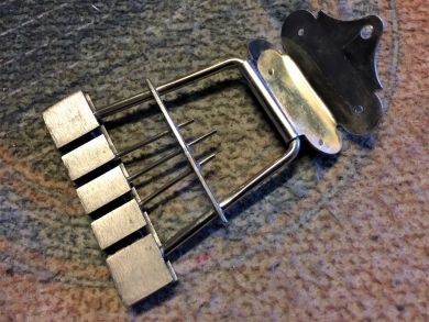 HOFNER BASS TAILPIECE