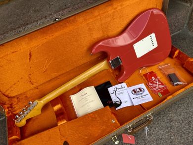 FENDER AMERICAN VINTAGE II 1961 STRATOCASTER, Fiesta Red