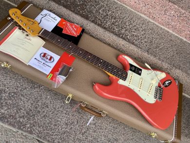 FENDER AMERICAN VINTAGE II 1961 STRATOCASTER, Fiesta Red