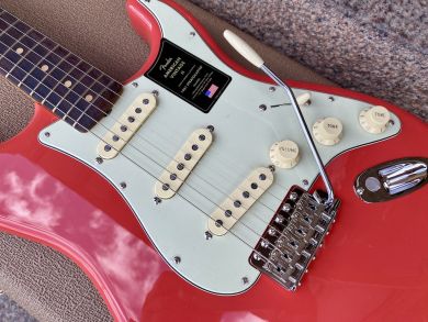 FENDER AMERICAN VINTAGE II 1961 STRATOCASTER, Fiesta Red