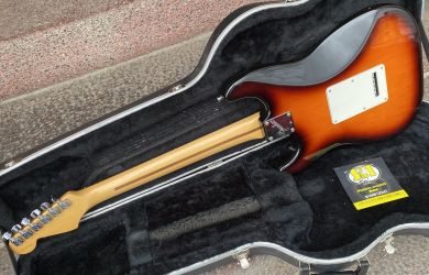 FENDER AMERICAN STANDARD STRATOCASTER 1995