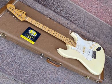 FENDER STRATOCASTER 1974