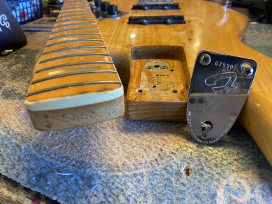 FENDER JAZZ BASS 1975